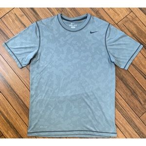 Nike Men’s Dri-Fit Grey T Shirt size Medium